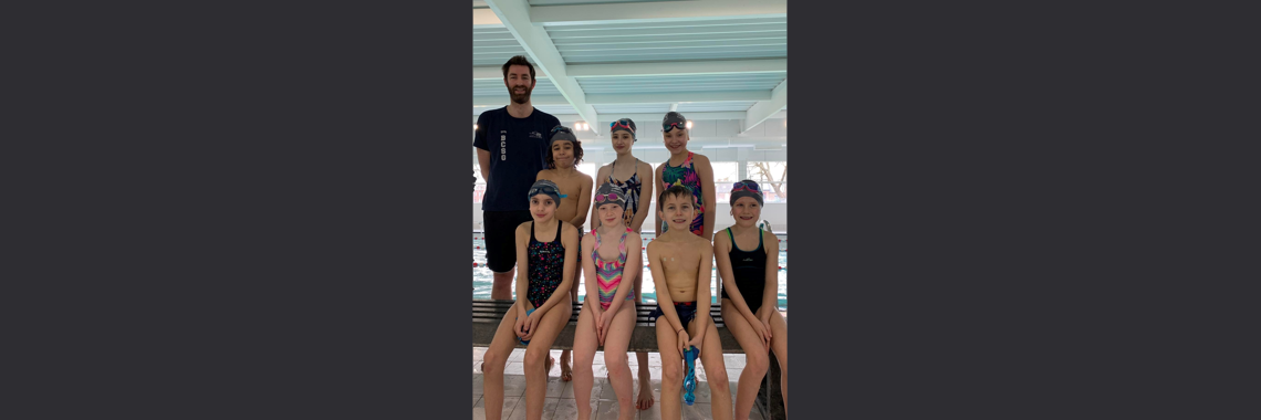 Ecole de natation : bonnets gris