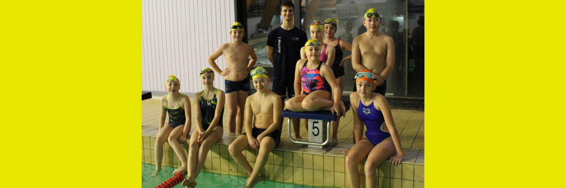 Ecole de natation : bonnets jaunes
